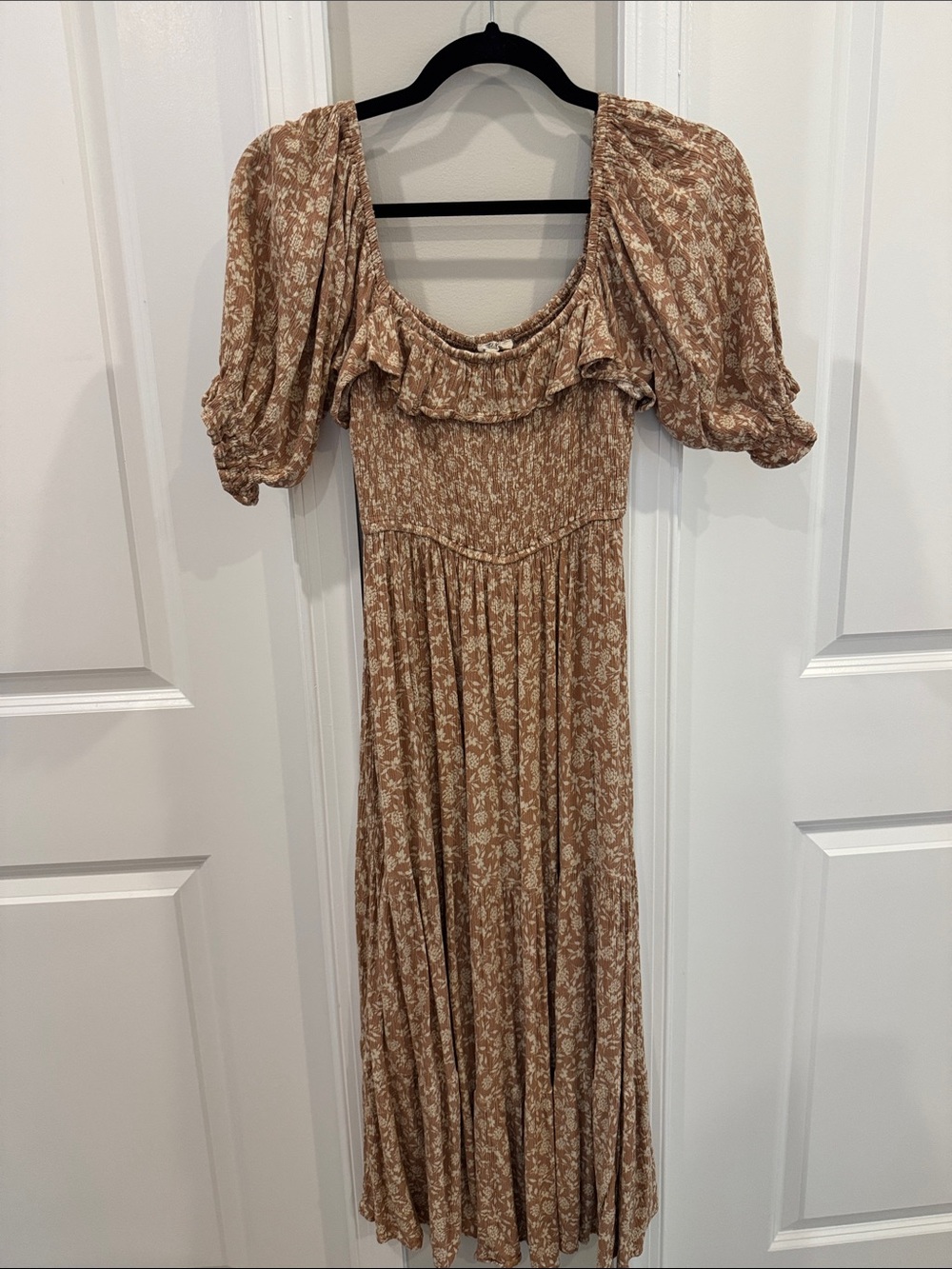 En Elly Flowy Midi Dress